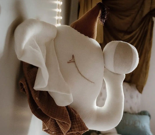 ELEFANTE CIRCO COM  CHAPÉU MOSTARDA