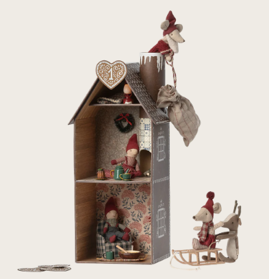 GINGERBREAD HOUSE